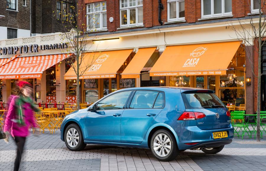  Volkswagen Golf TDi BlueMotion 2012 года  (UK) (фото 44 из 52)